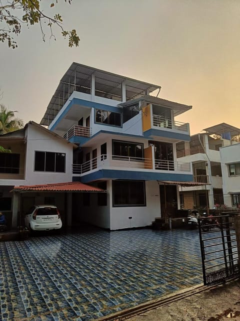 Property building, Facade/entrance, Parking