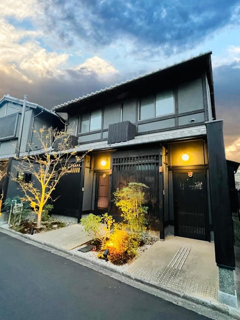 Property building, Day