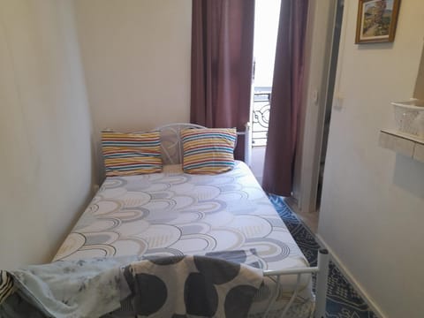 Studio abir Capsule hotel in Saint-Denis, France