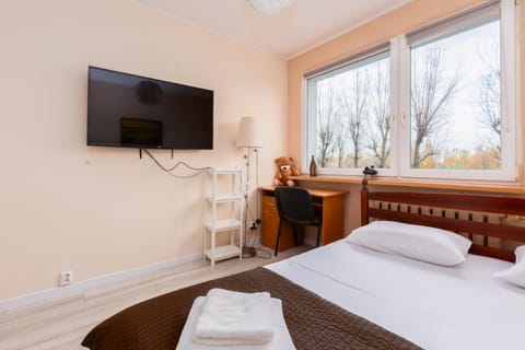 Communal lounge/ TV room, Bed, TV and multimedia, Photo of the whole room, Evening entertainment, Bedroom, towels