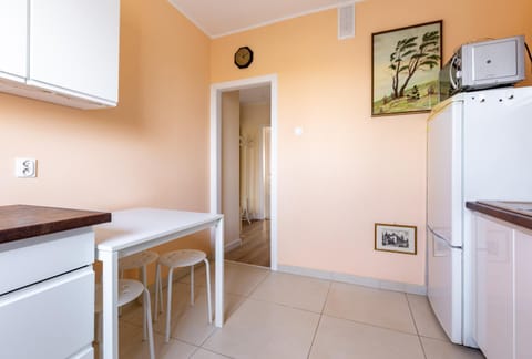 Kitchen or kitchenette, Dining area, oven, stove