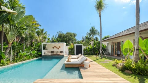 Property building, Garden, Garden view, Pool view, Swimming pool, sunbed