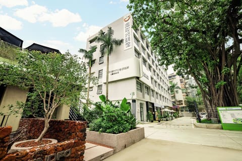 Property building, Day