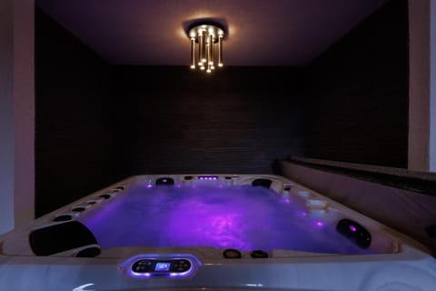 Luxus Privat-SPA mit privatem Whirlpool und Sauna Apartment in Winterthur