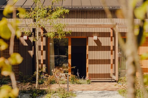 Spring, Day, Garden, Balcony/Terrace