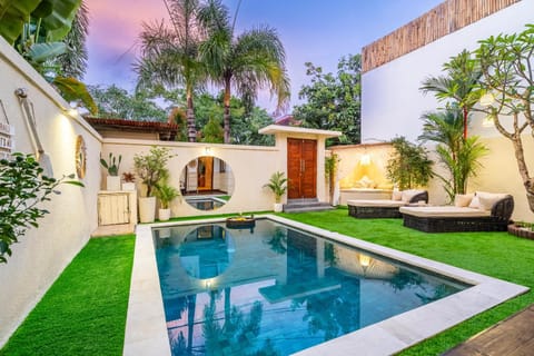 Garden, Pool view, Swimming pool, sunbed