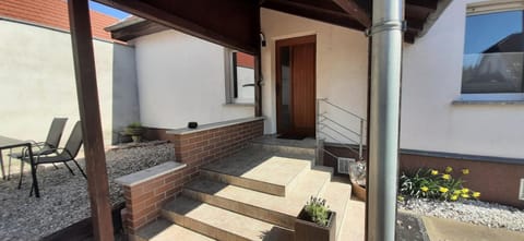 Property building, Patio, Balcony/Terrace, Seating area