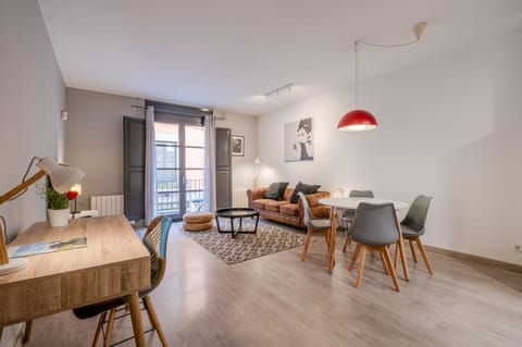 Living room, Seating area, Dining area