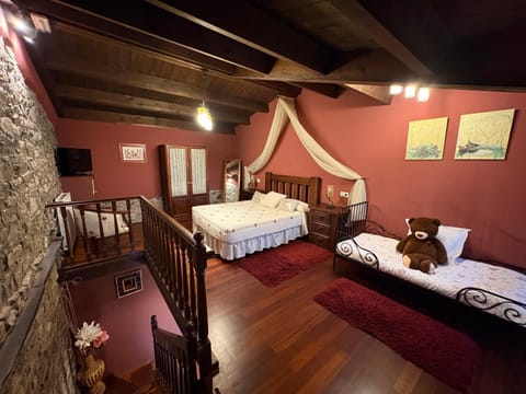 Bedroom, Text overlay