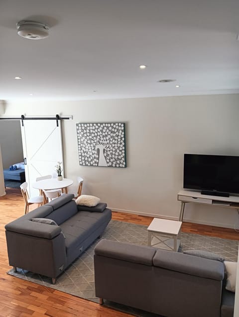 TV and multimedia, Living room, Diving, furniture