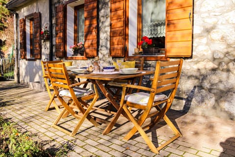 Property building, Patio, Day, Dining area