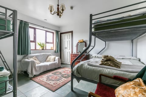 Bed, Guests, older children, group of guests, bunk bed, Family