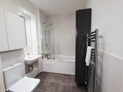 Bathstays- Walk into Town, 4K TVs, Fast WIFI, No Stairs and more! Apartment in Bath