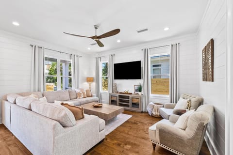 Golf Cart-Private Pool and Hot Tub-Close to Beach House in South Walton County