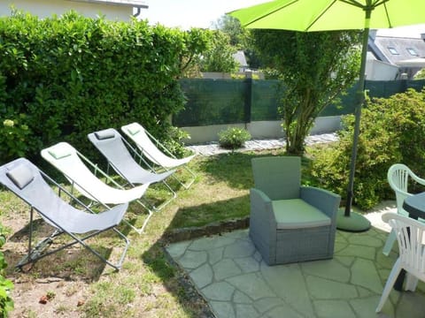 Patio, Garden, Garden view, sunbed