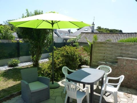 Patio, Garden, Dining area, Garden view