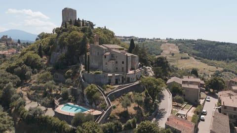 Property building, Day, Natural landscape, Bird's eye view, Pool view, Swimming pool