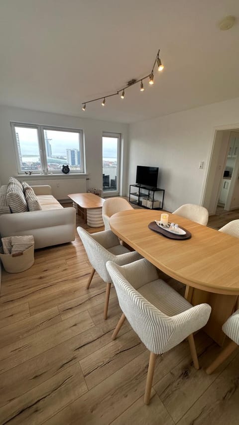 TV and multimedia, Living room, Seating area, Dining area