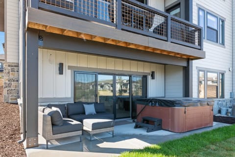 New East Deer Valley, 1 min, 994 New luxury 5br Twin House, Hot Tub, Lake view, Park City 10 min House in Jordanelle Reservoir