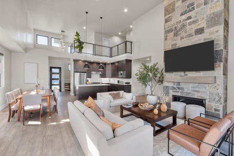 New East Deer Valley, 1 min, 994 New luxury 5br Twin House, Hot Tub, Lake view, Park City 10 min House in Jordanelle Reservoir