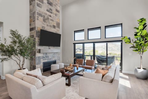 New East Deer Valley, 1 min, 994 New luxury 5br Twin House, Hot Tub, Lake view, Park City 10 min House in Jordanelle Reservoir