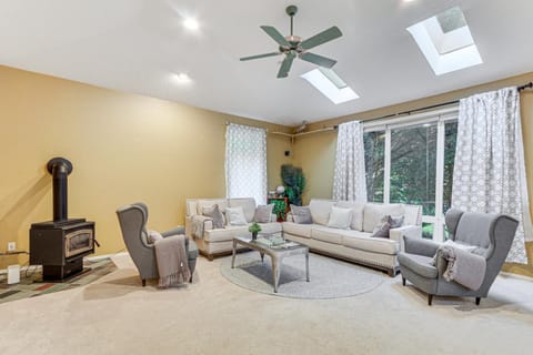 Spacious Portland Area Home with Fenced Yard House in Tanasbourne