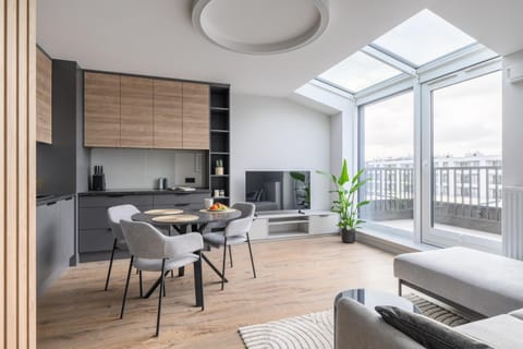 View (from property/room), Balcony/Terrace, Kitchen or kitchenette, Living room, Seating area, Dining area