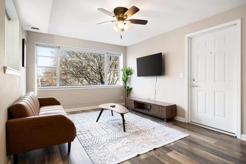 Urban 1BD moments away from DT Peoria Apartment in East Peoria