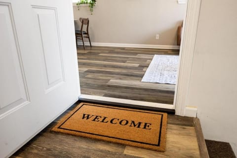 Urban 1BD moments away from DT Peoria Apartment in East Peoria