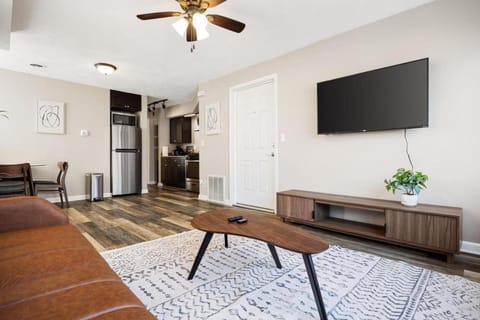 the susan - a cozy, comfy 1bd suite Apartment in East Peoria