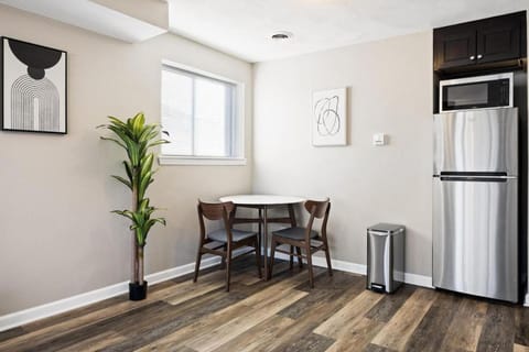 the susan - a cozy, comfy 1bd suite Apartment in East Peoria