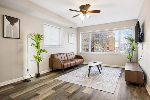 A Trendy Escape close to Downtown Peoria Apartment in East Peoria