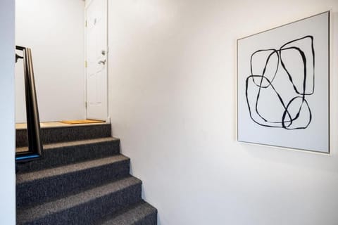 Chic and Comfortable 1BR Apartment near Bradley U Apartment in East Peoria