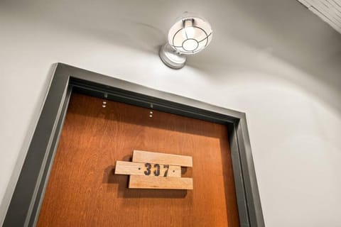 The Urban Loft - Stylish Industrial Living Apartment in East Peoria