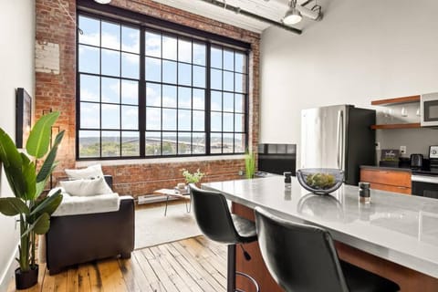 The Urban Loft - Stylish Industrial Living Apartment in East Peoria