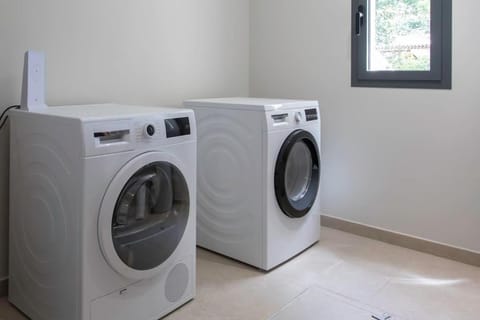 #53 St Paul Villa Swimpool AC Carpark BBQ for 8 Guest Apartment in Saint Paul de Vence