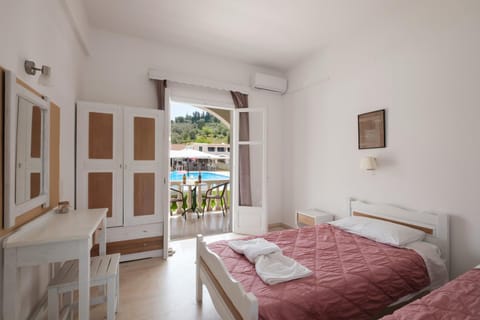 Bed, Balcony/Terrace, Bedroom