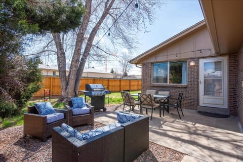 Modern Chic Retreat Near Mtns & Red Rocks Wifi House in Wheat Ridge