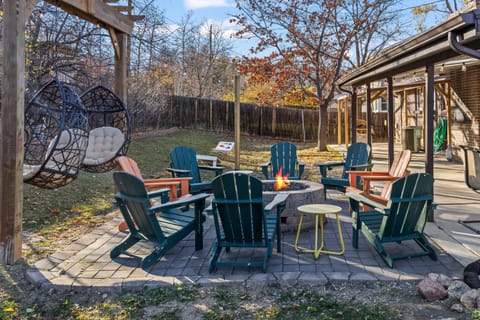 DenverRed Rocks 6BR Sleeps 14 Hot Tub House in Applewood