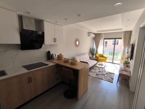Kitchen or kitchenette, Living room
