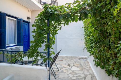 Property building, Patio, Day, Garden, View (from property/room), Balcony/Terrace, Garden view