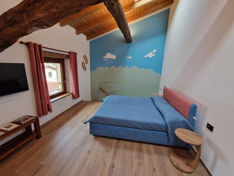Bed, TV and multimedia, Photo of the whole room, Bedroom