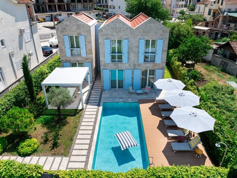 Property building, Garden, Garden view, Pool view, Swimming pool, sunbed