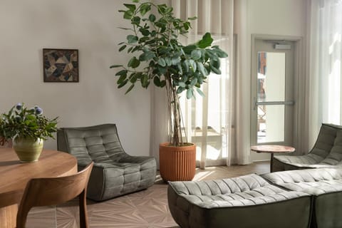 Seating area, Internal: Not applicable to any particular room