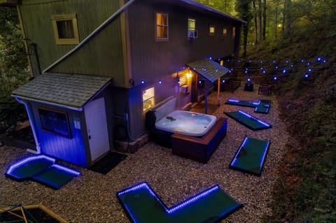 Hot Tub, Minigolf