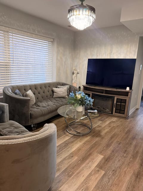 Cozy & Near Downtown & Hyde Park Apartment in Chicago