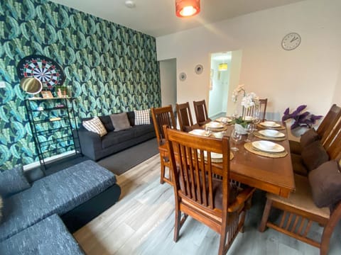 Living room, Seating area, Dining area