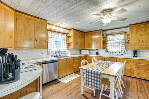 Stay and Play West Virginia Country Home! House in Ohio