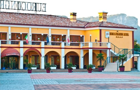 Facade/entrance, Facade/entrance, Decorative detail