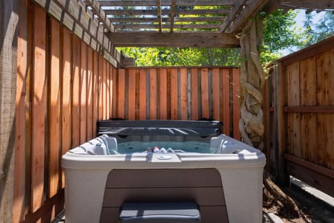 Luxury Wine Country Cigar Lounge King Suite BBQ House in Santa Rosa